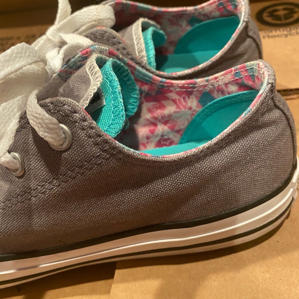 converse - Picture 2 of 4